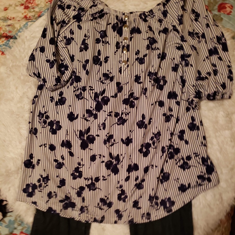 Woman’s Short sleeve blouse by Notations Large